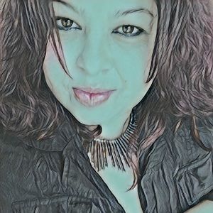 Meet your Posher, Esmery